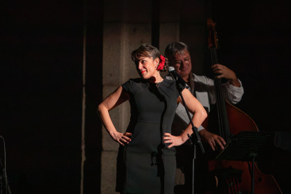 TRIBUTO A EDITH PIAF. Séverine Toffano, vocalista