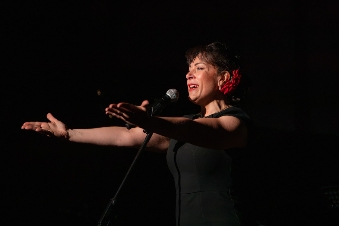 TRIBUTO A EDITH PIAF. Séverine Toffano, vocalista
